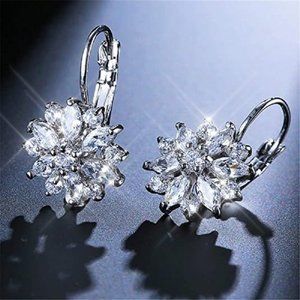 NEW Sparkling Bling Swarovski Crystal Snowflake Earrings